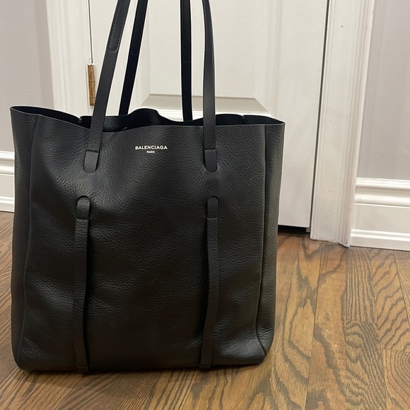 *SOLD* Balenciaga Everyday Tote - Picture 2 of 9